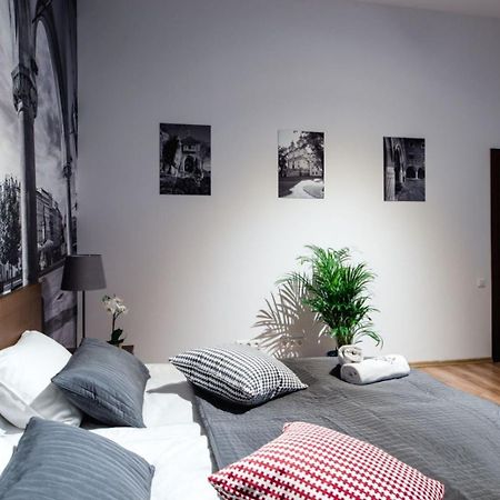 Cracow Rent Apartments - Spacious Apartments For 2-7 People In Quiet Area - Kolberga Street Nr 3 - 10 Min To Main Square By Foot Krakow Dış mekan fotoğraf