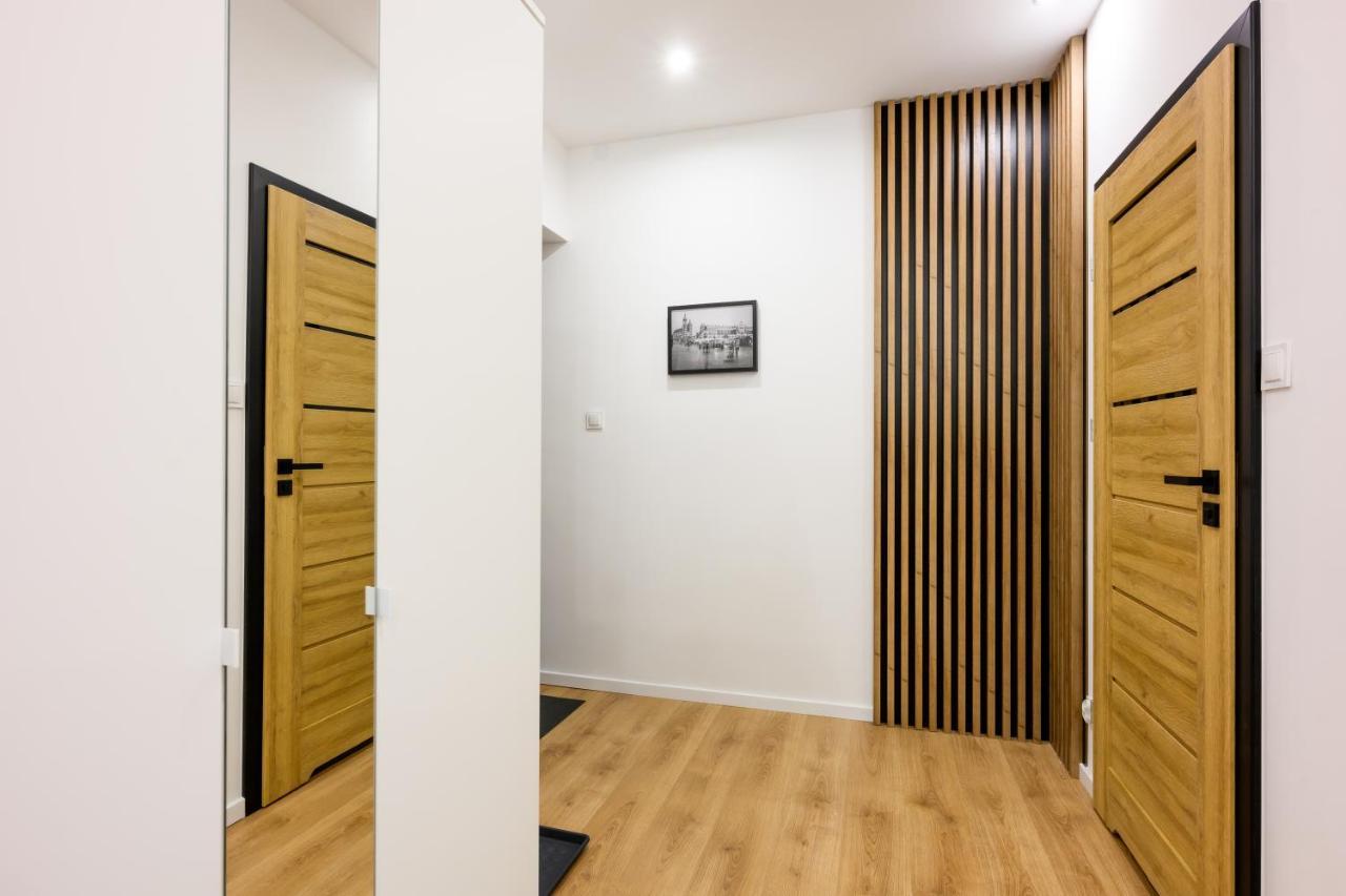 Cracow Rent Apartments - Spacious Apartments For 2-7 People In Quiet Area - Kolberga Street Nr 3 - 10 Min To Main Square By Foot Krakow Dış mekan fotoğraf