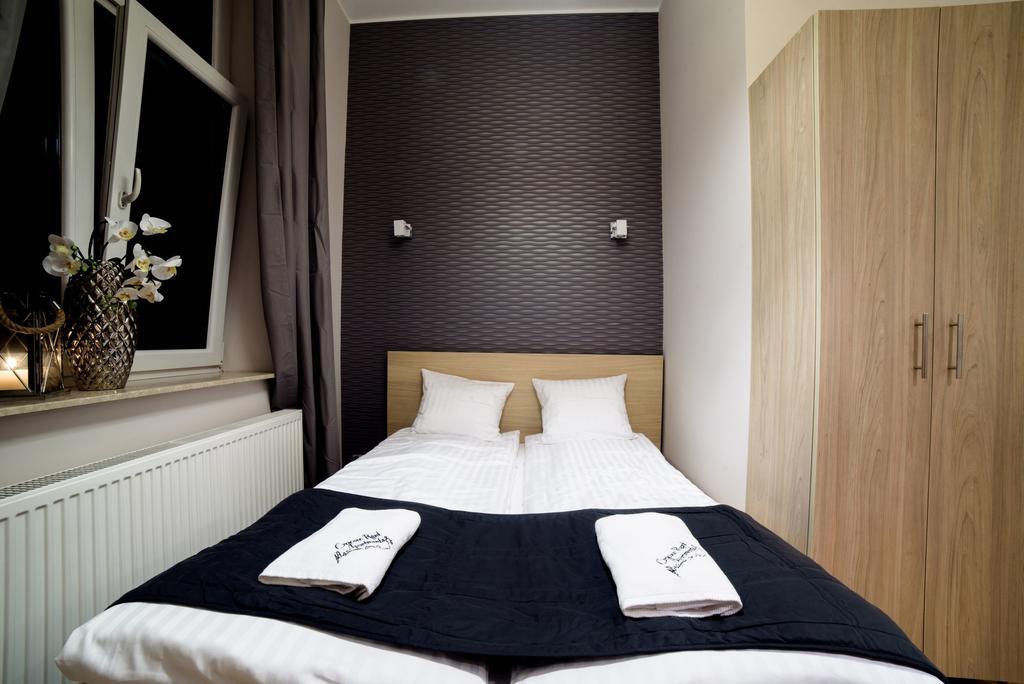Cracow Rent Apartments - Spacious Apartments For 2-7 People In Quiet Area - Kolberga Street Nr 3 - 10 Min To Main Square By Foot Krakow Dış mekan fotoğraf