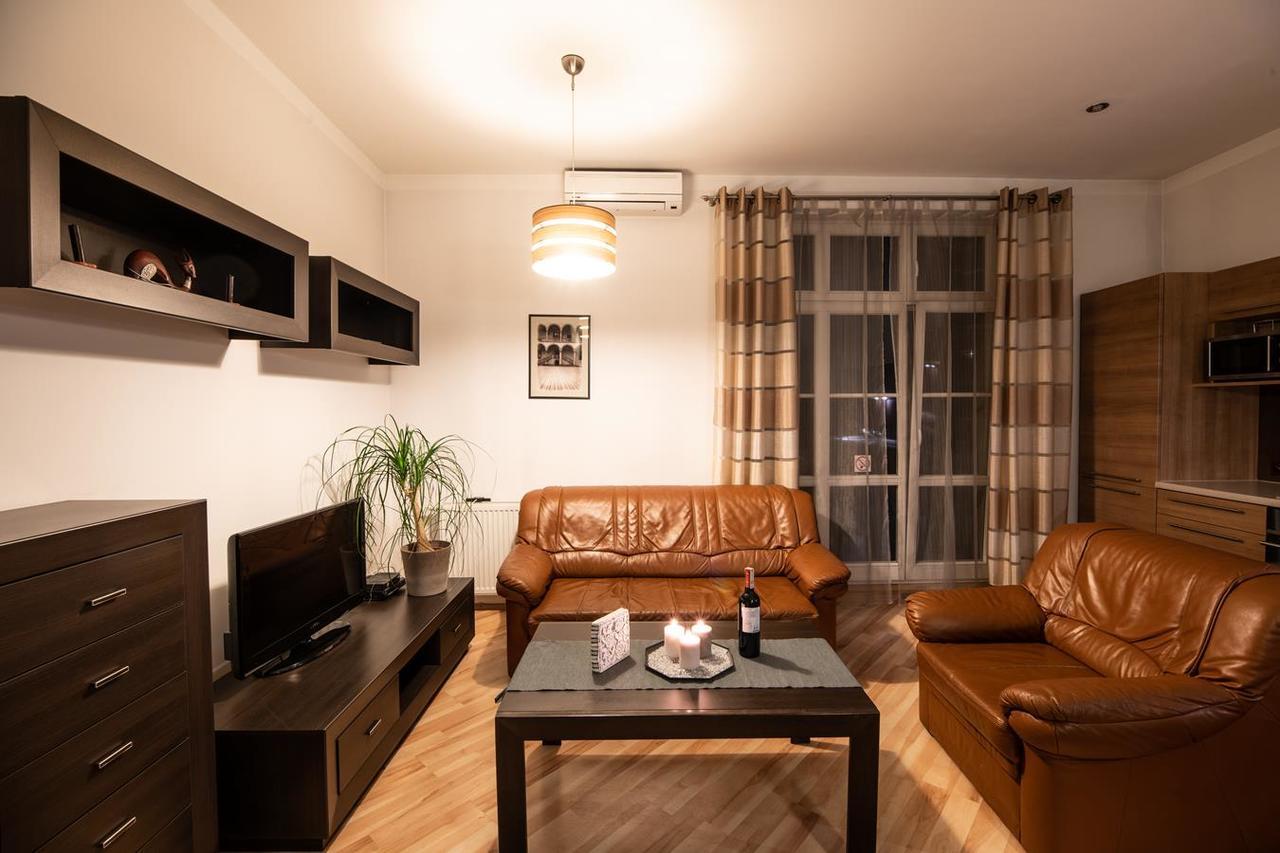 Cracow Rent Apartments - Spacious Apartments For 2-7 People In Quiet Area - Kolberga Street Nr 3 - 10 Min To Main Square By Foot Krakow Dış mekan fotoğraf
