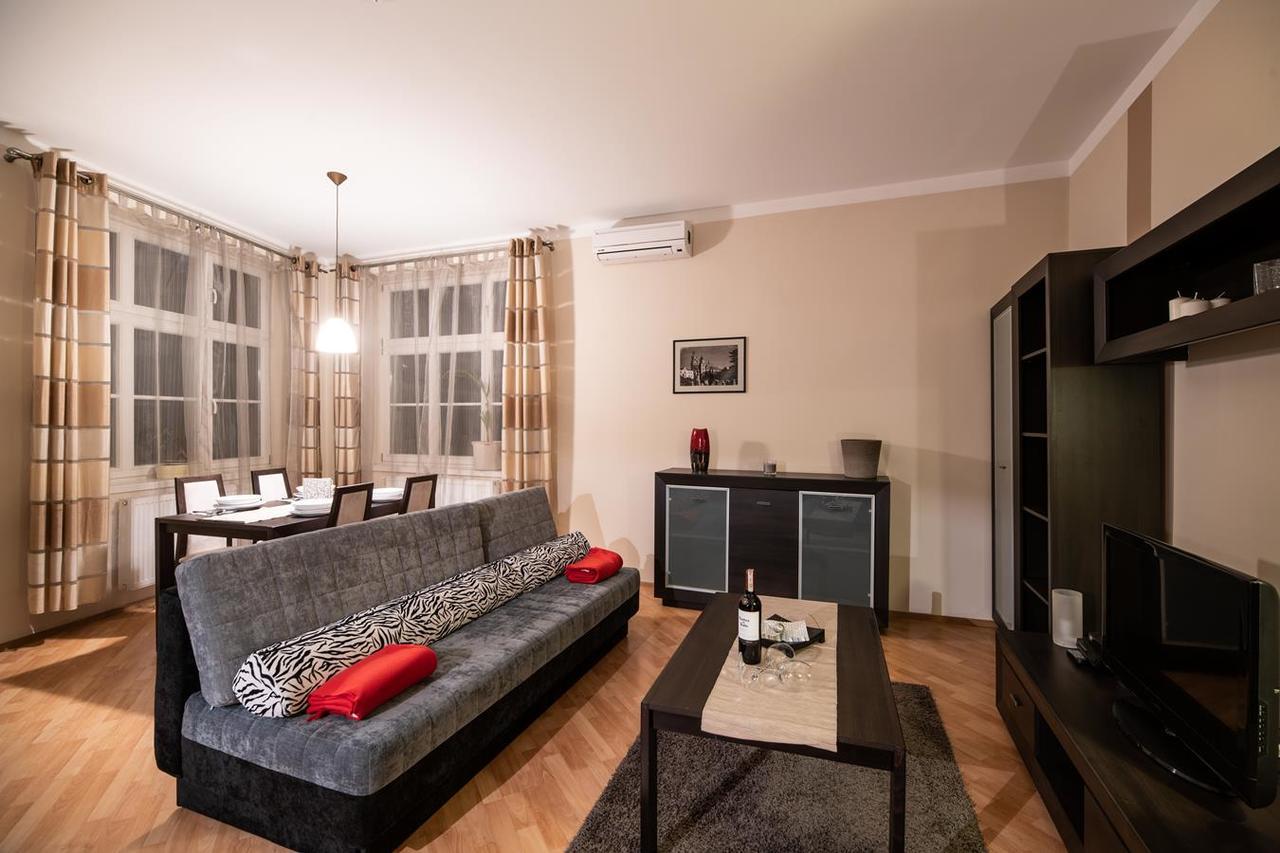 Cracow Rent Apartments - Spacious Apartments For 2-7 People In Quiet Area - Kolberga Street Nr 3 - 10 Min To Main Square By Foot Krakow Dış mekan fotoğraf