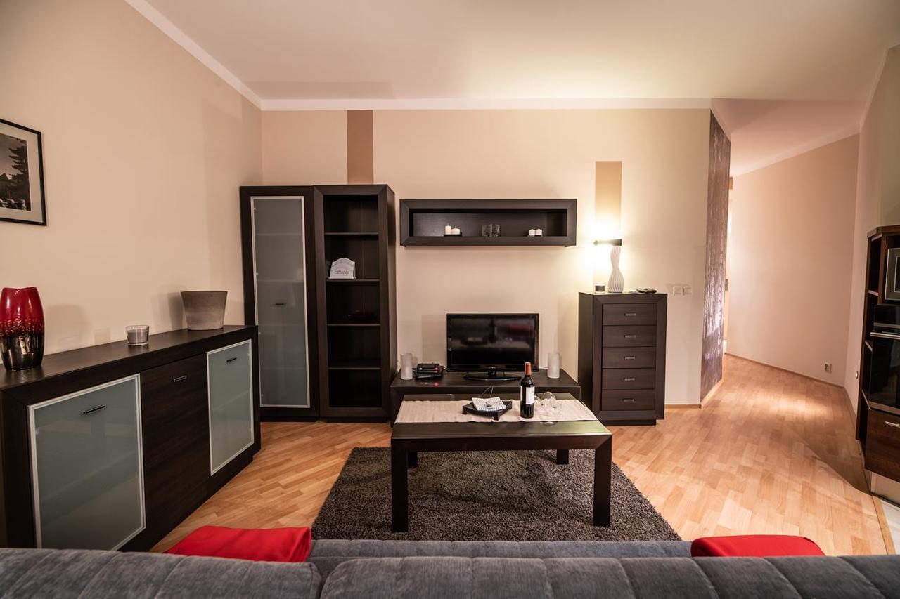 Cracow Rent Apartments - Spacious Apartments For 2-7 People In Quiet Area - Kolberga Street Nr 3 - 10 Min To Main Square By Foot Krakow Dış mekan fotoğraf