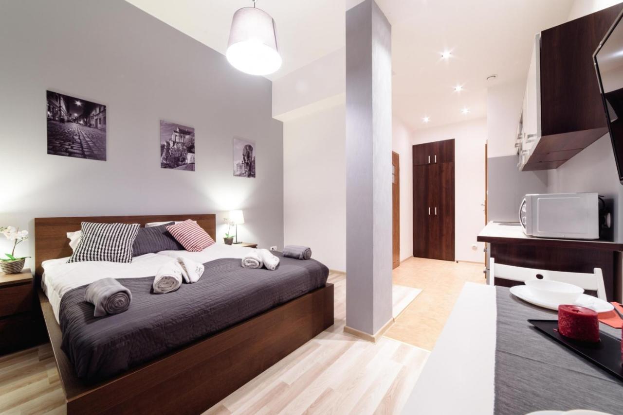 Cracow Rent Apartments - Spacious Apartments For 2-7 People In Quiet Area - Kolberga Street Nr 3 - 10 Min To Main Square By Foot Krakow Dış mekan fotoğraf
