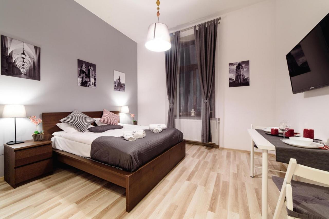 Cracow Rent Apartments - Spacious Apartments For 2-7 People In Quiet Area - Kolberga Street Nr 3 - 10 Min To Main Square By Foot Krakow Dış mekan fotoğraf